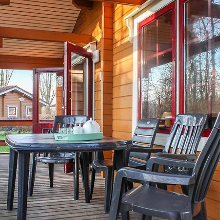 Awesome Home In Gramsbergen With Kitchen Buitenkant foto