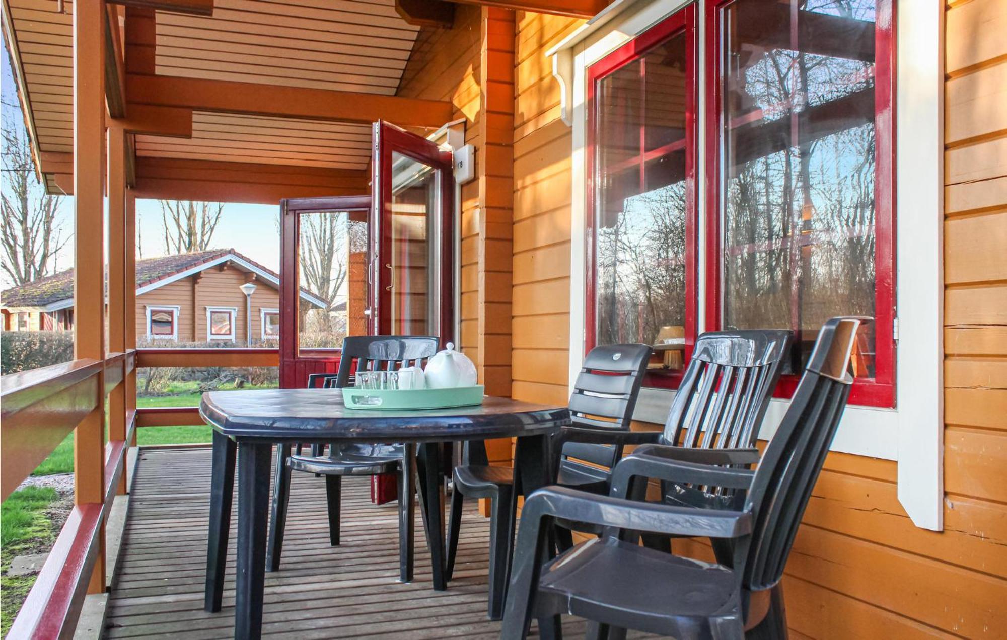 Awesome Home In Gramsbergen With Kitchen Buitenkant foto